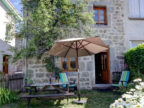 Charming Cottage with Garden in Estivareilles