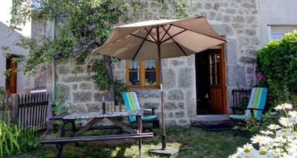Charming Cottage with Garden in Estivareilles