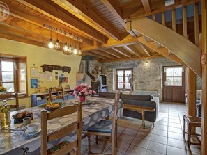 Dining - Stone cottage in Périgneux, sleeps 6, pets allowed (Périgneux)