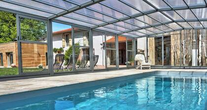 Gßte isolé avec piscine chauffée, spa, sauna et étang privé à 15 km de Roanne