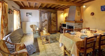Renovated cottage with fireplace and garden 15 km from ski slopes