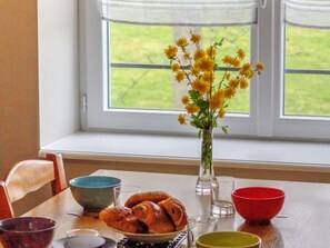 Dining - Cozy family house for 12 people with garden in Forez (Saint-Didier-sur-Rochefort)
