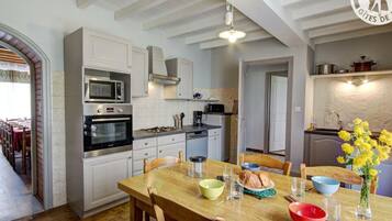 Fridge, microwave, dishwasher