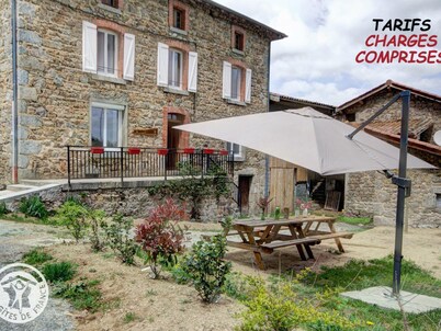 Cozy family house for 12 people with garden in Forez
