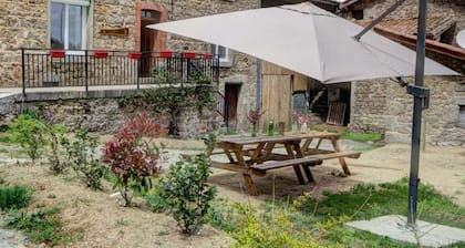 Cozy family house for 12 people with garden in Forez