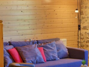 TV, fireplace, DVD player - Spacious lodging in nature with fireplace and outdoor activities (Saint-Romain-d'Urfé)