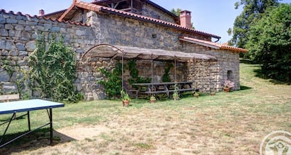 Maison de campagne avec Jacuzzi, Sauna, Wi-Fi et Jardin privatif