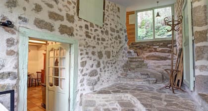 Gßte indépendant 8p, cheminée, animaux acceptés, nature paisible