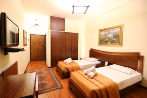 9 chambres, chambres insonorisées, fer et planche à repasser