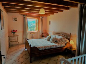 4 bedrooms, free WiFi