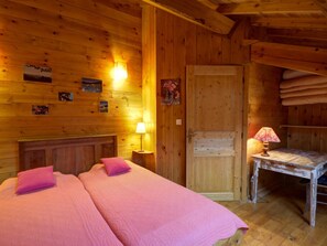 4 bedrooms, free WiFi - Stone house with sauna and garden in Chalmazel (Jeansagnière)