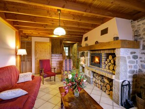 Télévision, cheminée