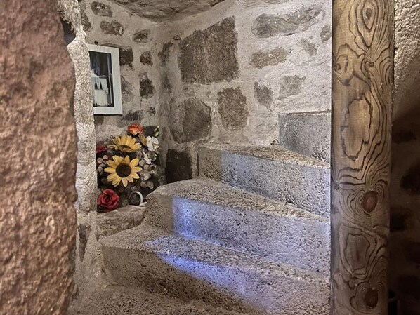 Interior - 13th Century Character Cottage with Fireplace and Wi-Fi (Marlhes)