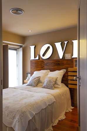 5 bedrooms, WiFi, bed sheets