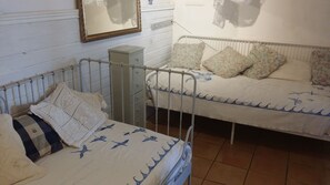 3 habitaciones, caja de seguridad en la habitación y escritorio