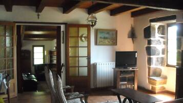 Tv, dvd-spelare och en stereo