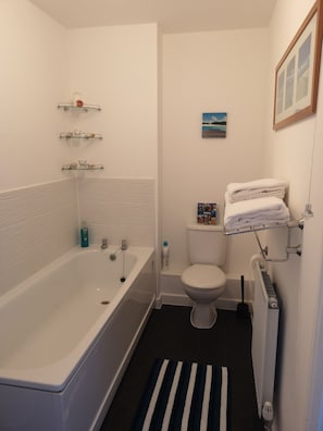 Bathroom - Cosy Apartment with Balcony (Herne Bay)