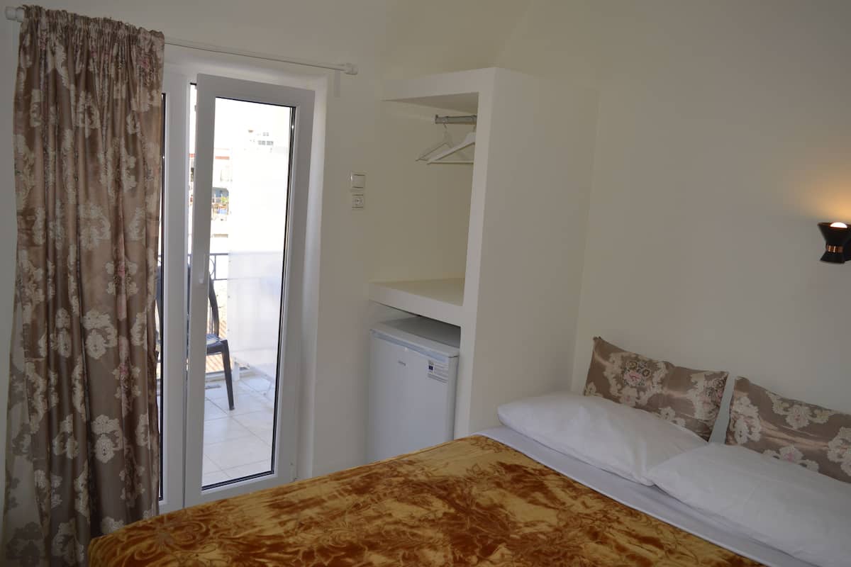 Chambre Double, balcon | Fer et planche à repasser, Wi-Fi gratuit