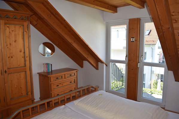 Apartment | 2 bedrooms, desk, iron/ironing board, free WiFi