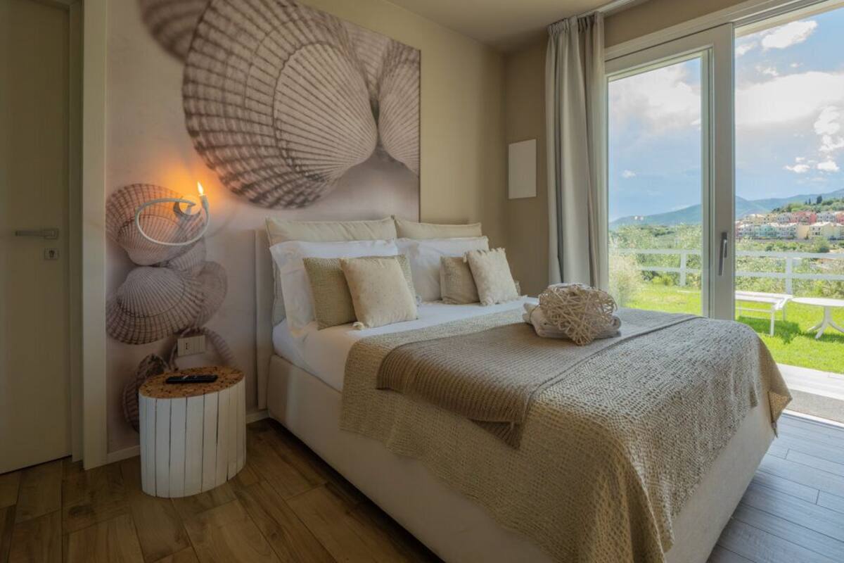 Double Room, Sea View | Down duvets, minibar, in-room safe, blackout curtains
