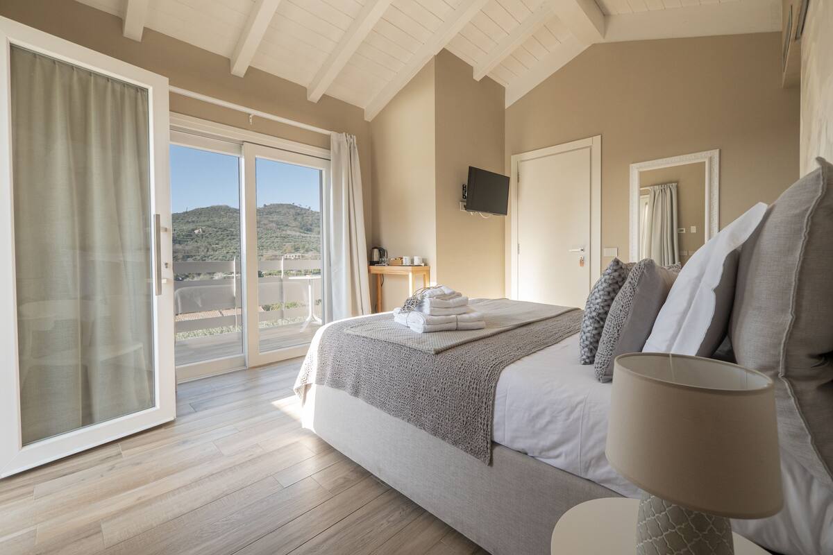Double Room, Sea View | Down duvets, minibar, in-room safe, blackout curtains