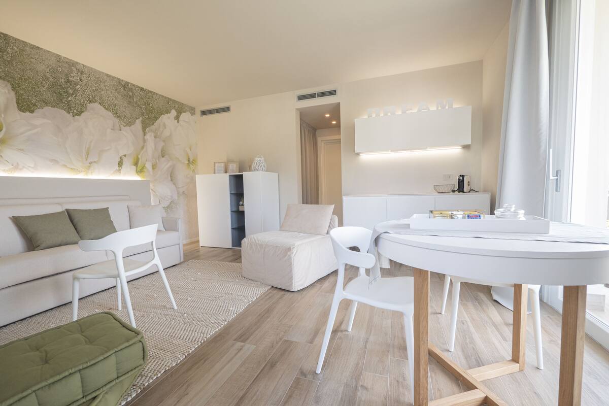 Superior Studio | Living area | Flat-screen TV, Netflix
