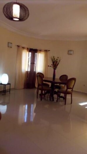 In-room dining - Chez Ouly (Guediawaye)