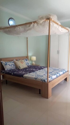 Double Room - Chez Ouly (Guediawaye)