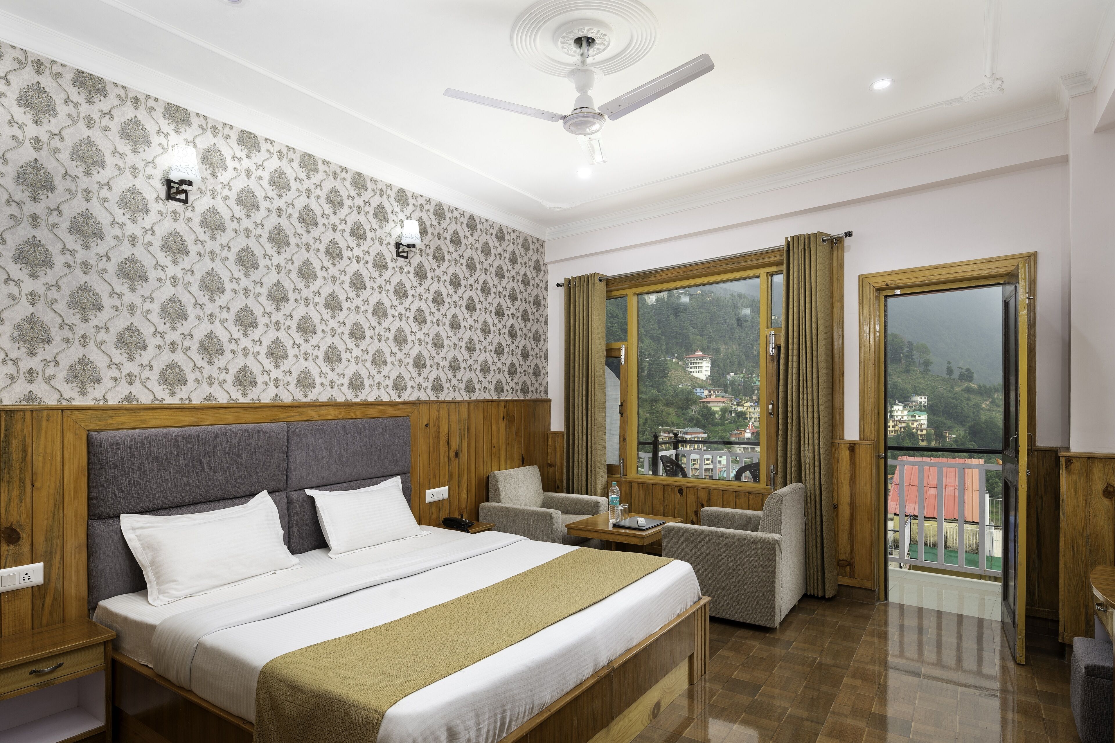 Royal Room | Premium bedding, individually furnished, desk, blackout drapes