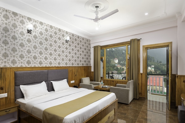 Kamar Royal | Seprai premium, dilengkapi dengan perabotan berbeda-beda, dan meja kerja