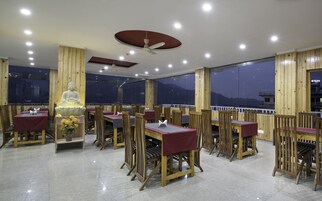 Daily cooked-to-order breakfast (INR 350 per person)