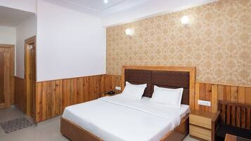 1 bedroom, premium bedding, individually furnished, desk