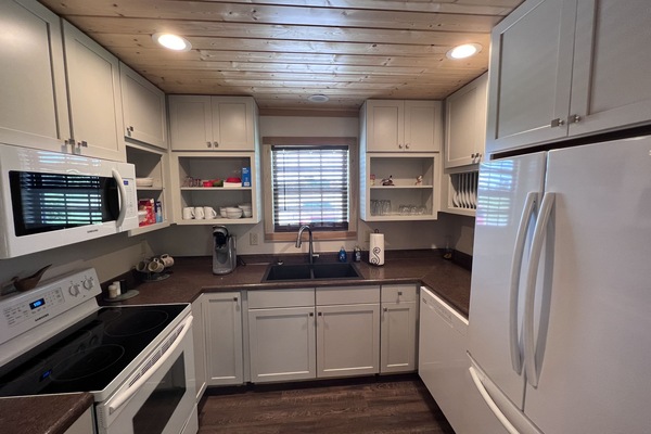 Refrigerador, microondas, horno, placa de cocina