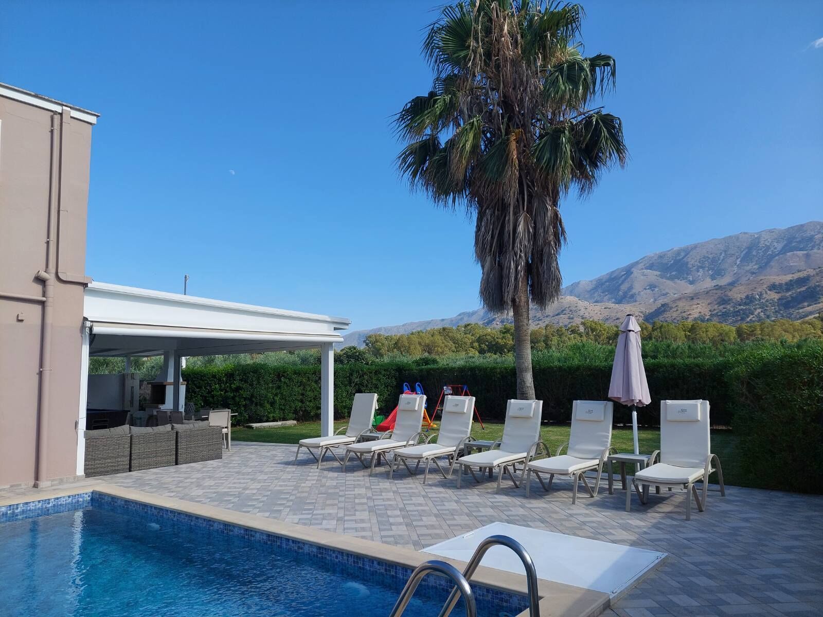 Outdoor pool, sun loungers