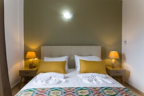 3 bedrooms, in-room safe, iron/ironing board, travel cot