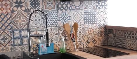 Réfrigérateur, micro-ondes, cafetière/bouilloire