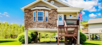 Riverside Haven. Easy Drive. Minutes to It All!