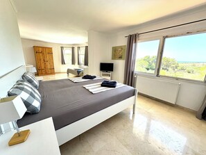 4 Schlafzimmer, Bügeleisen/Bügelbrett, Reisekinderbett, kostenloses WLAN