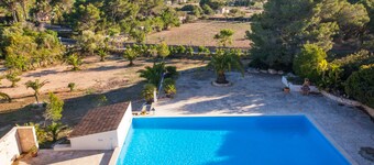 Spacious and quiet house with sea views