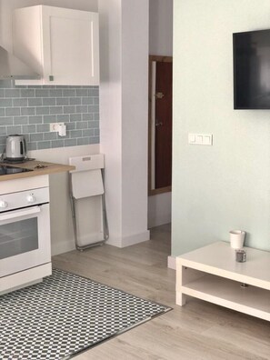 Kühlschrank, Mikrowelle, Ofen, Toaster