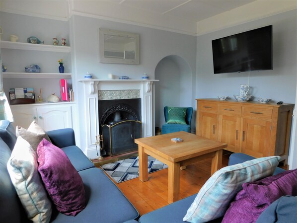 Living area - 1 Orchard Cottages -  a cottage that sleeps 5 guests  in 2 bedrooms (Cromer)