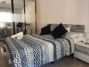 2 slaapkamers, een strijkplank/strijkijzer, gratis wifi, beddengoed