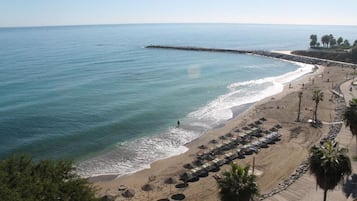 Una spiaggia nelle vicinanze