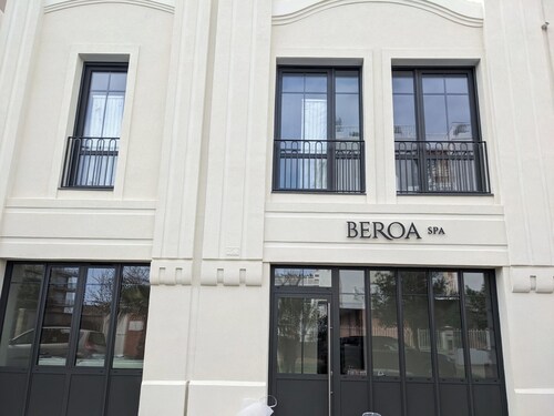 Superb and bright apartment  WIFI Direct access to Beach View Basin