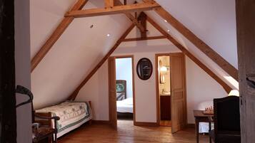 2 عدّة غرف نوم وواي فاي وملاءات أسرّة