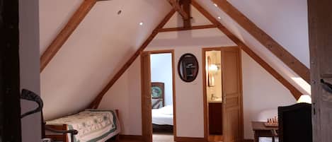 2 bedrooms, WiFi, bed sheets