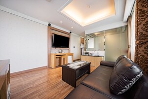 Junior Suite with Complimentary Airport Pick-up & Drop-off (excluding weekends and holidays) | Living area | Flat-screen TV