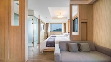 Suite | 1 bedroom, hypo-allergenic bedding, in-room safe, blackout drapes