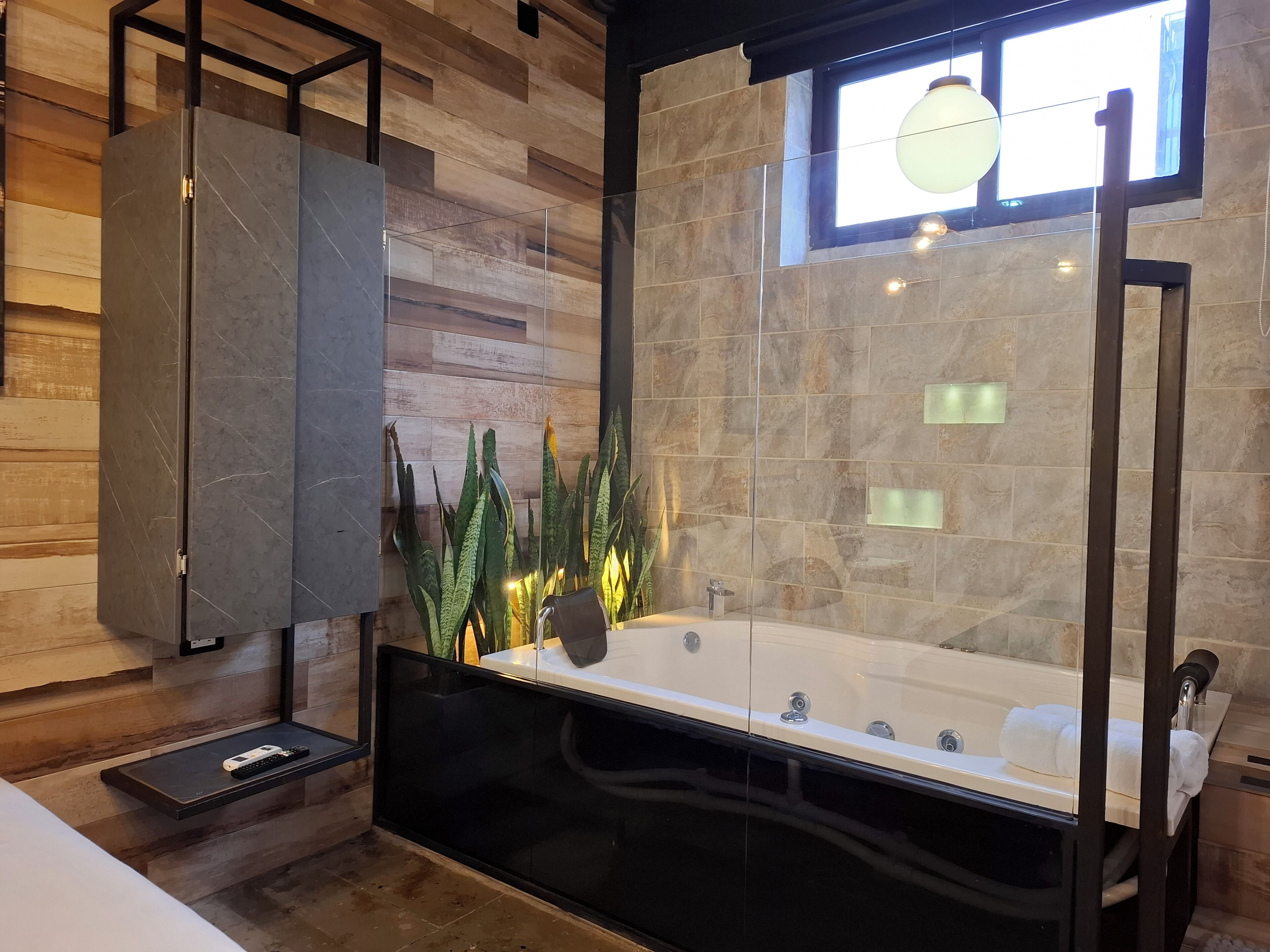 Habitación junior | Tina de hidromasaje privada