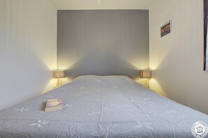 1 Schlafzimmer, Bügeleisen/Bügelbrett, Reisekinderbett, kostenloses WLAN